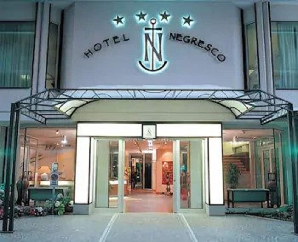 Hotel Negresco กัตตอลิกา ภายนอก รูปภาพ