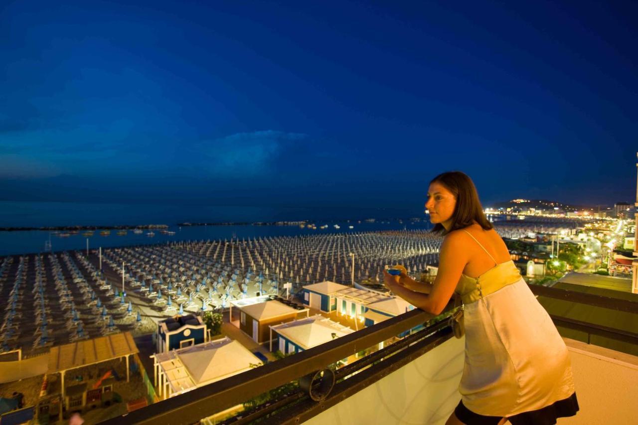 Hotel Negresco กัตตอลิกา ภายนอก รูปภาพ