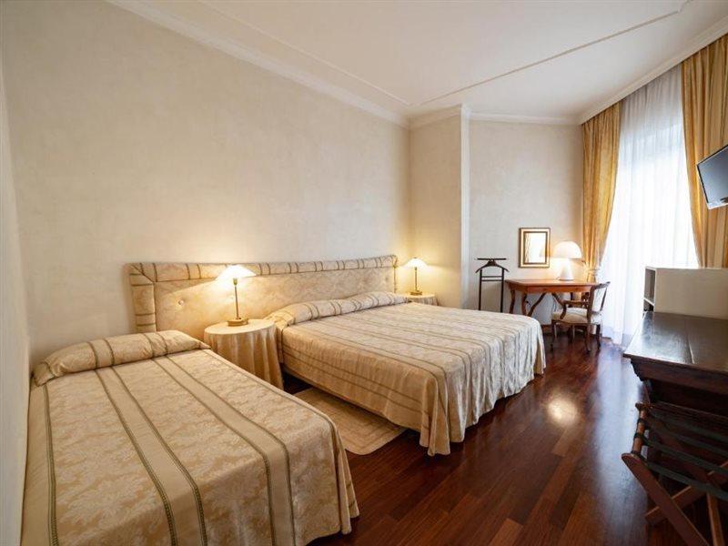 Hotel Negresco กัตตอลิกา ภายนอก รูปภาพ
