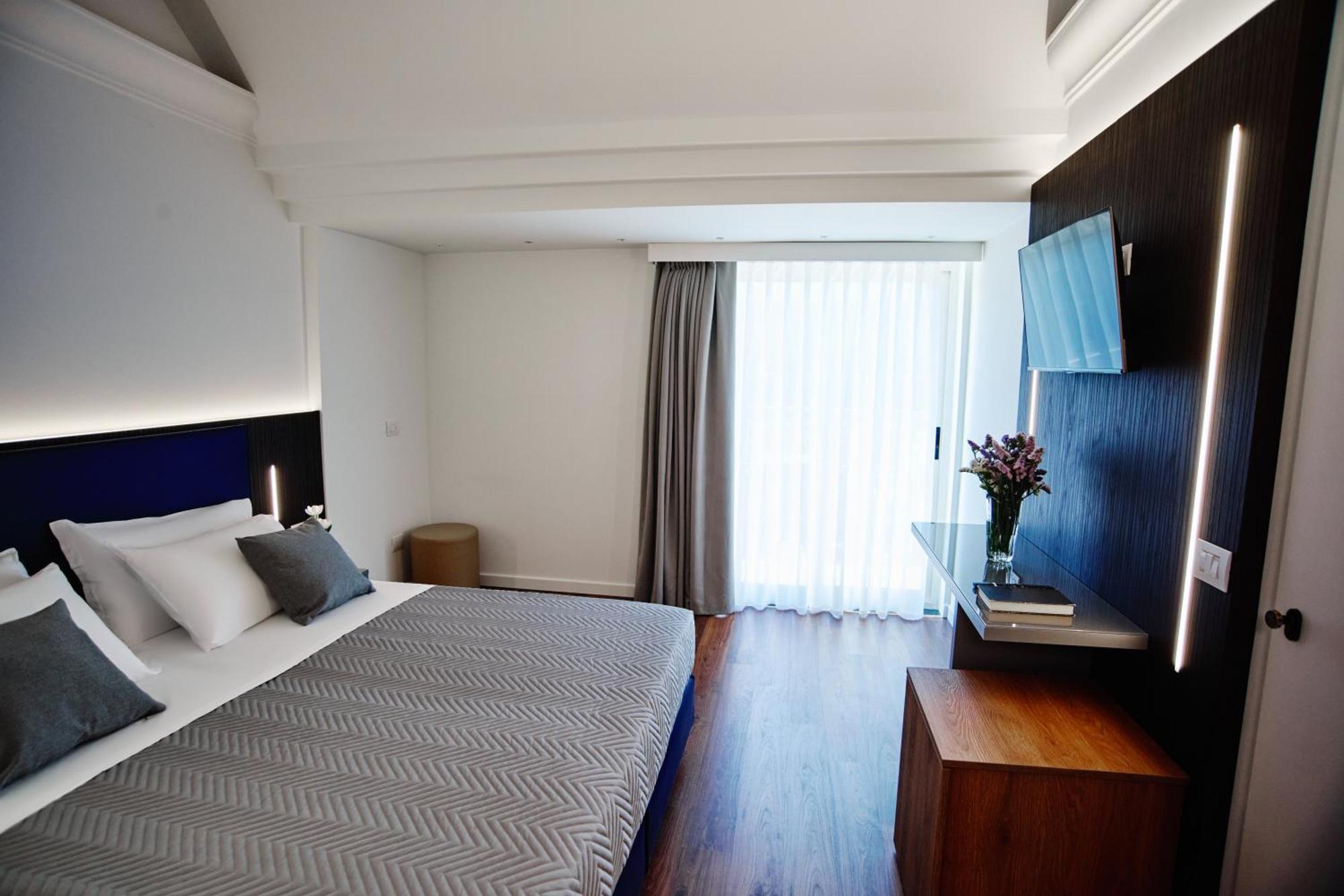 Hotel Negresco กัตตอลิกา ภายนอก รูปภาพ