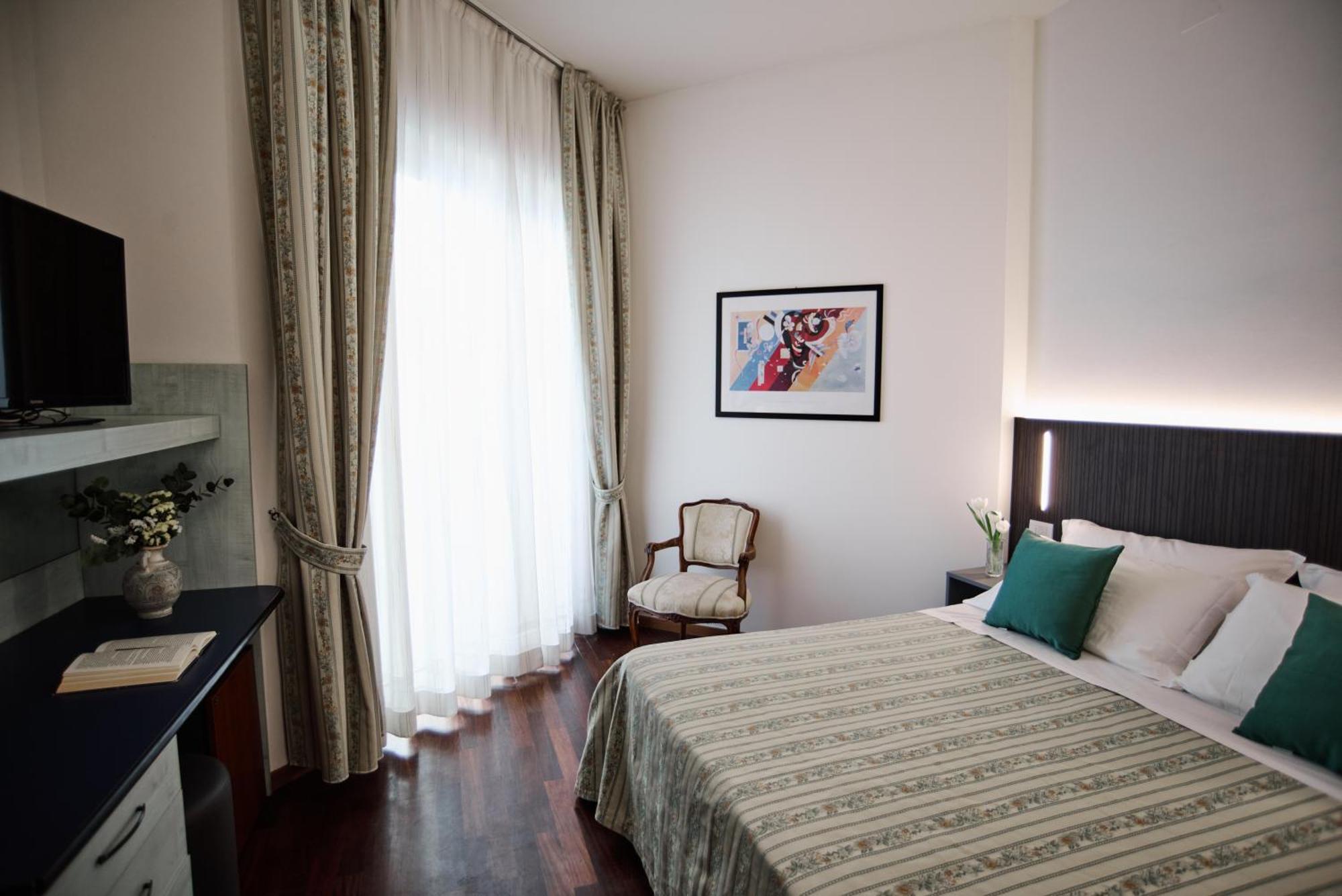 Hotel Negresco กัตตอลิกา ภายนอก รูปภาพ