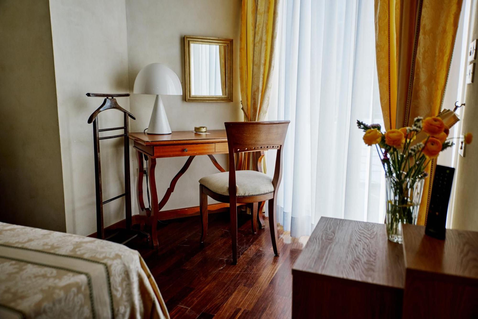 Hotel Negresco กัตตอลิกา ภายนอก รูปภาพ