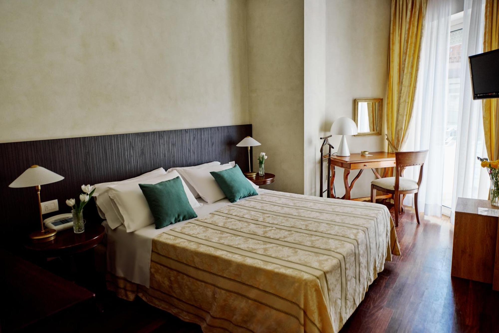 Hotel Negresco กัตตอลิกา ภายนอก รูปภาพ