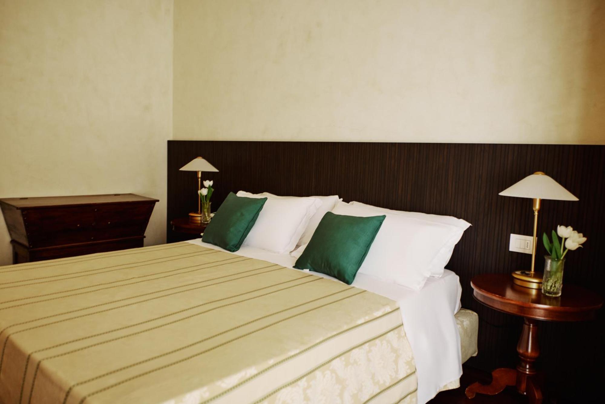 Hotel Negresco กัตตอลิกา ภายนอก รูปภาพ