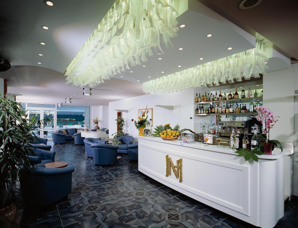 Hotel Negresco กัตตอลิกา ภายนอก รูปภาพ